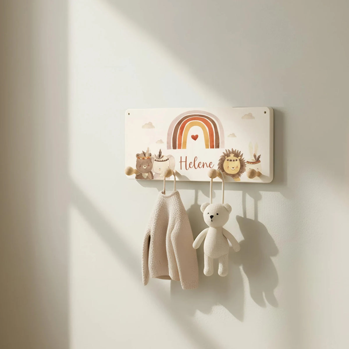 Kindergarderobe Holz personalisiert - Boho Regenbogen & Tiere