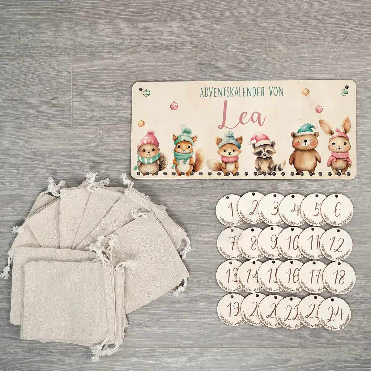 Personalisierbarer Adventskalender farbig - Weihnachtliche Tierfamilie