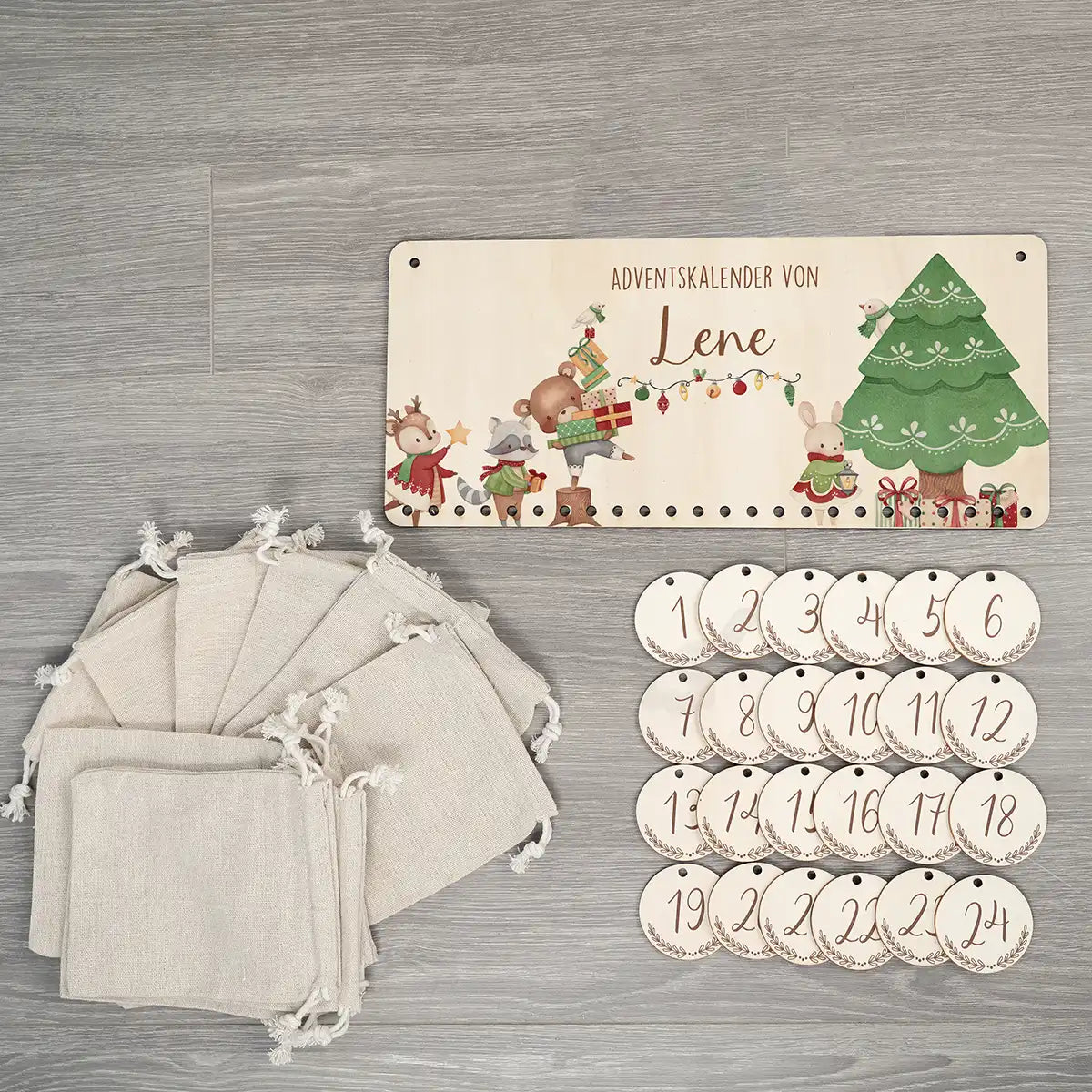 Personalisierbarer Adventskalender farbig - Weihnachtsbaum Tiere