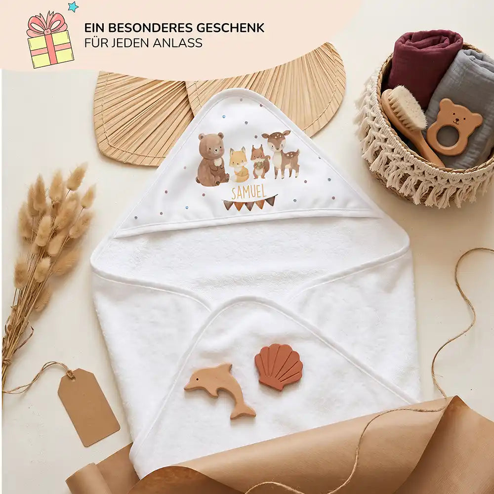 Personalisiertes Kapuzenhandtuch Baby Waldtiere Wimpel â Geschenk-Komposition Boho-Flatlay
