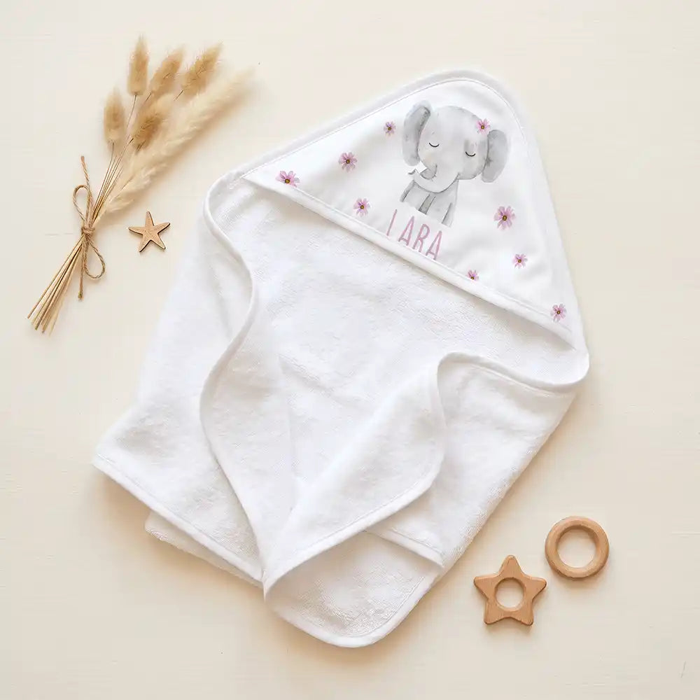 Personalisiertes Kapuzenhandtuch Baby Elefant BlĂŒten â Set fĂŒr Zwillinge im Rattan-Look
