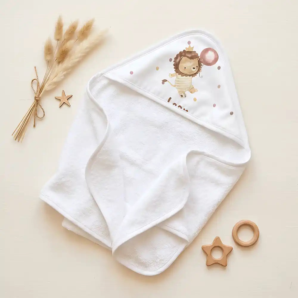Personalisiertes Kapuzenhandtuch Baby Löwe Geburtstag â Set fĂŒr Zwillinge im Rattan-Look