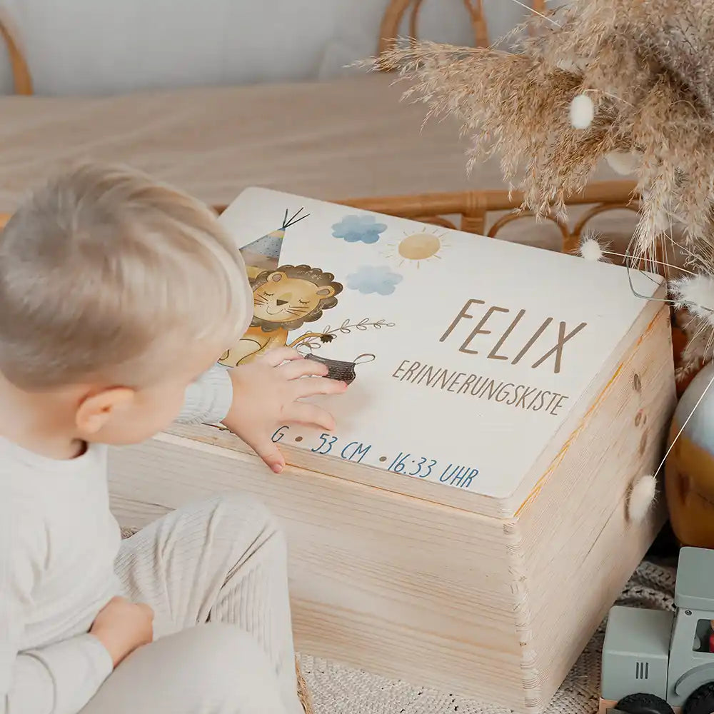 Personalisierte Erinnerungskiste Woodland Löwe