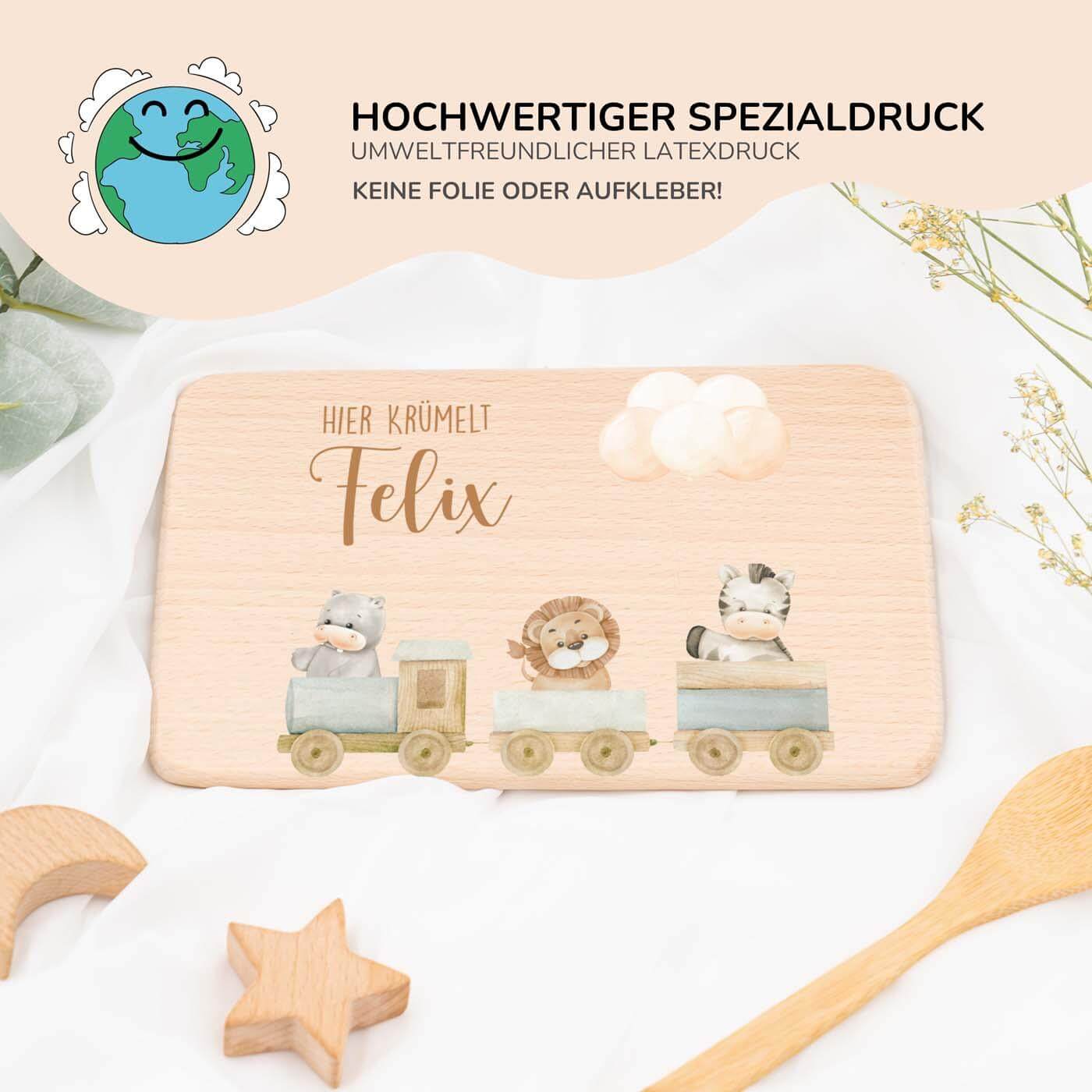 hochwertiges frühstücksbrettchen mit tier-eisenbahn personalisiert