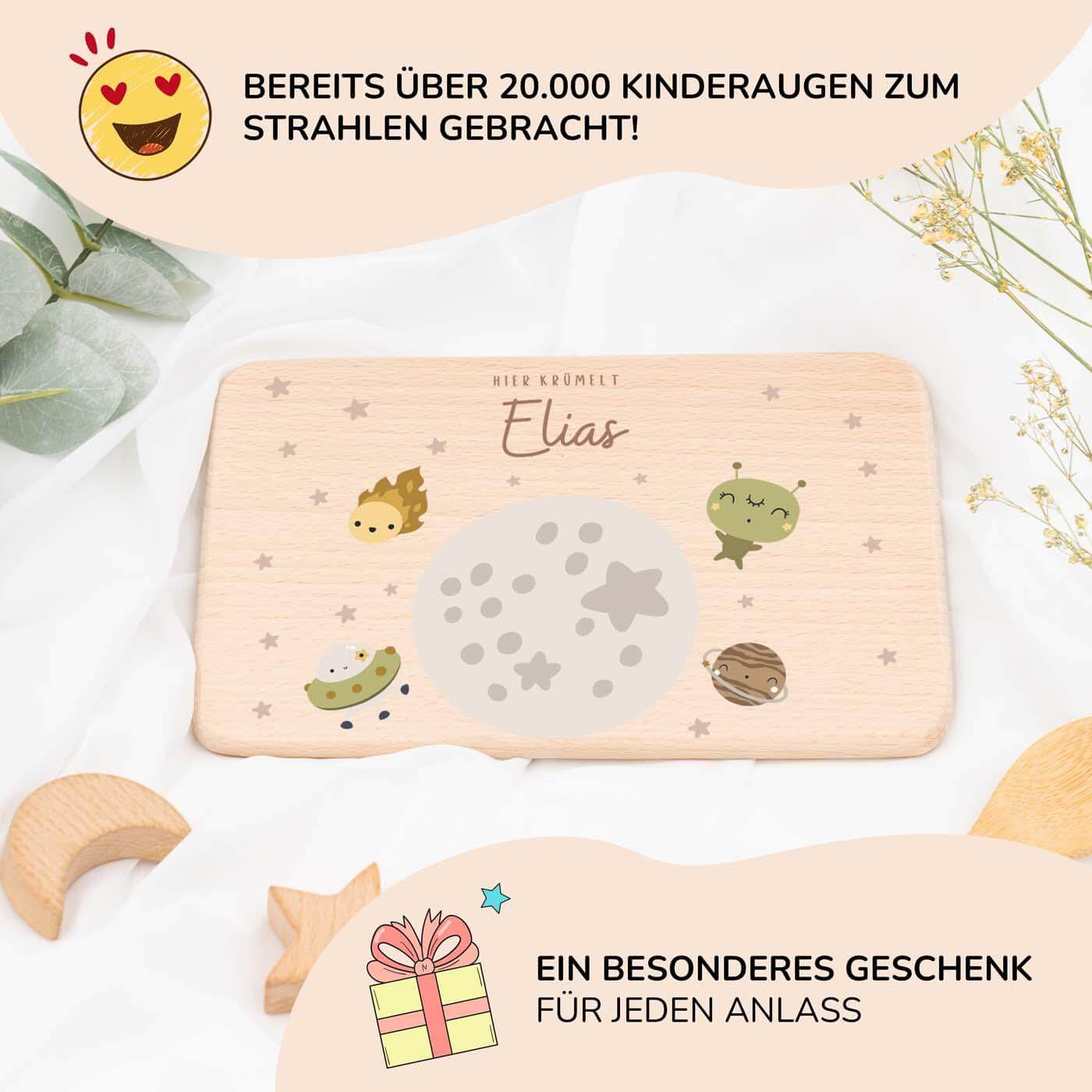 hochwertiges frühstücksbrettchen mit weltall personalisiert