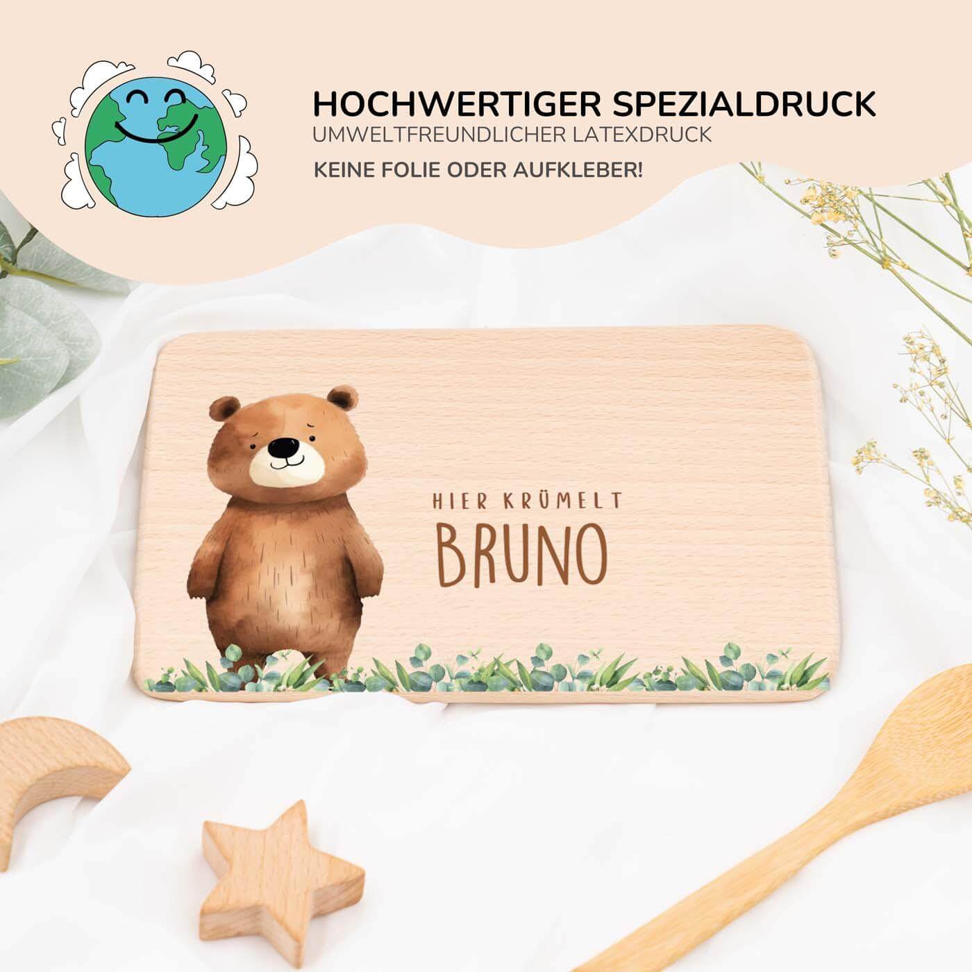 frühstücksbrettchen mit bär und regenbogen motiv und individuellem namen
