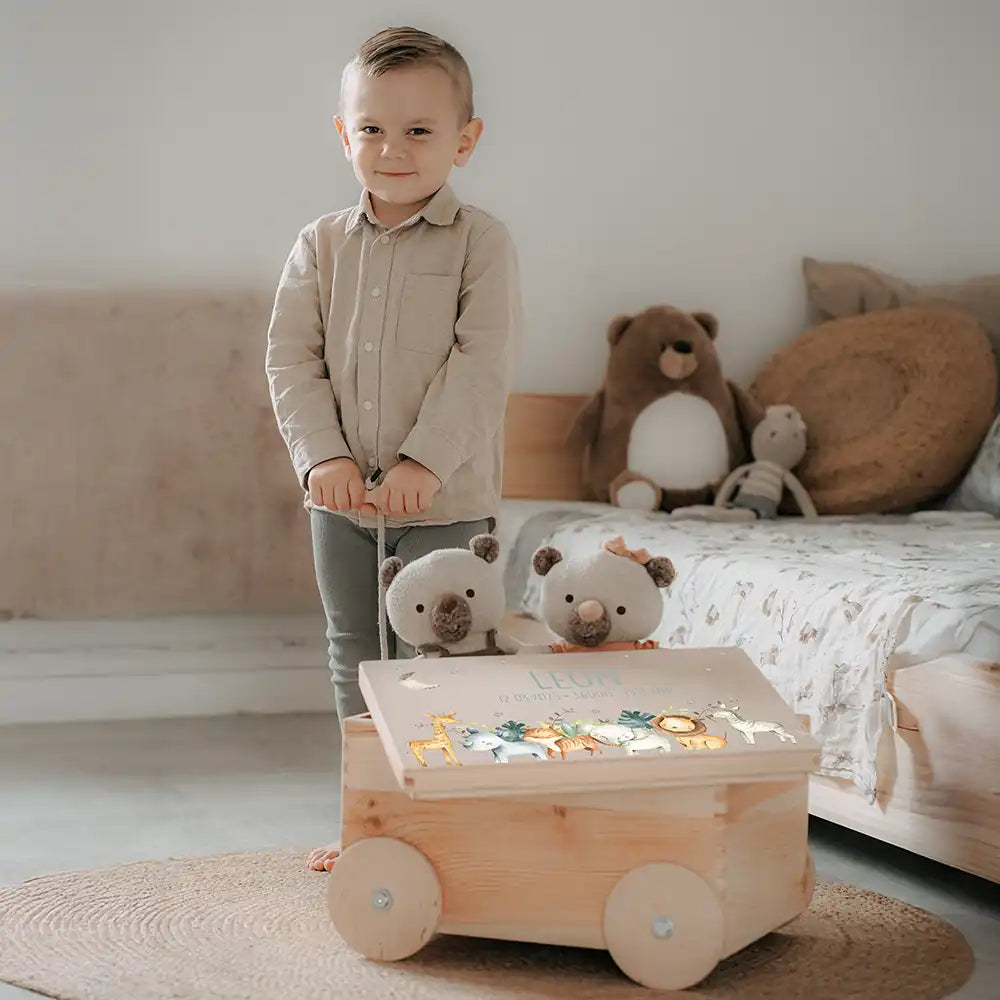 Spielzeugkiste mit Rädern personalisiert - Safari Tiere