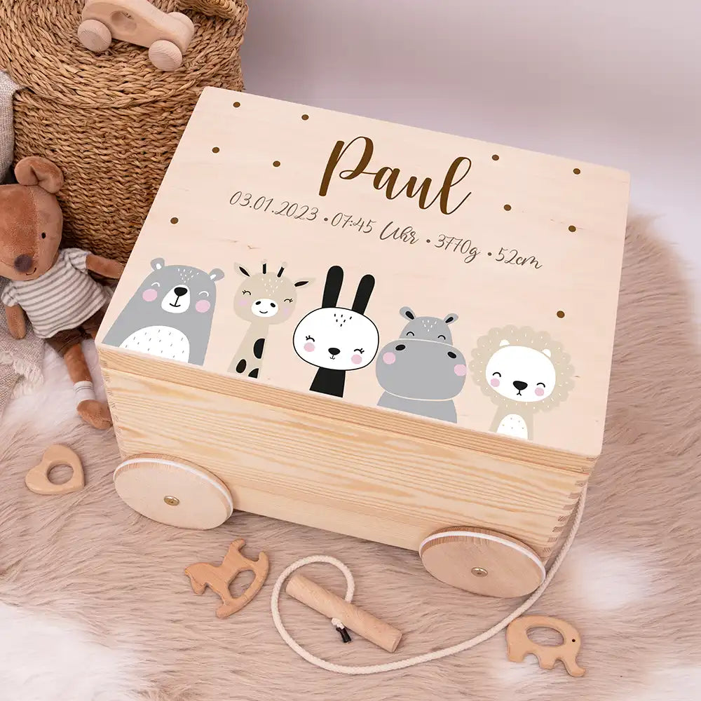 Spielzeugkiste mit Rädern personalisiert - Winterliche Waldtiere