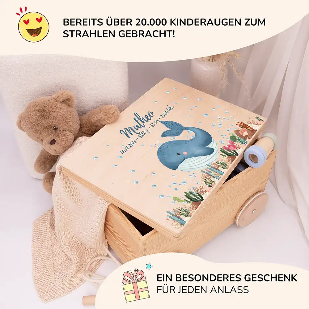 Spielzeugkiste mit Rädern personalisiert - Niedlicher Wal