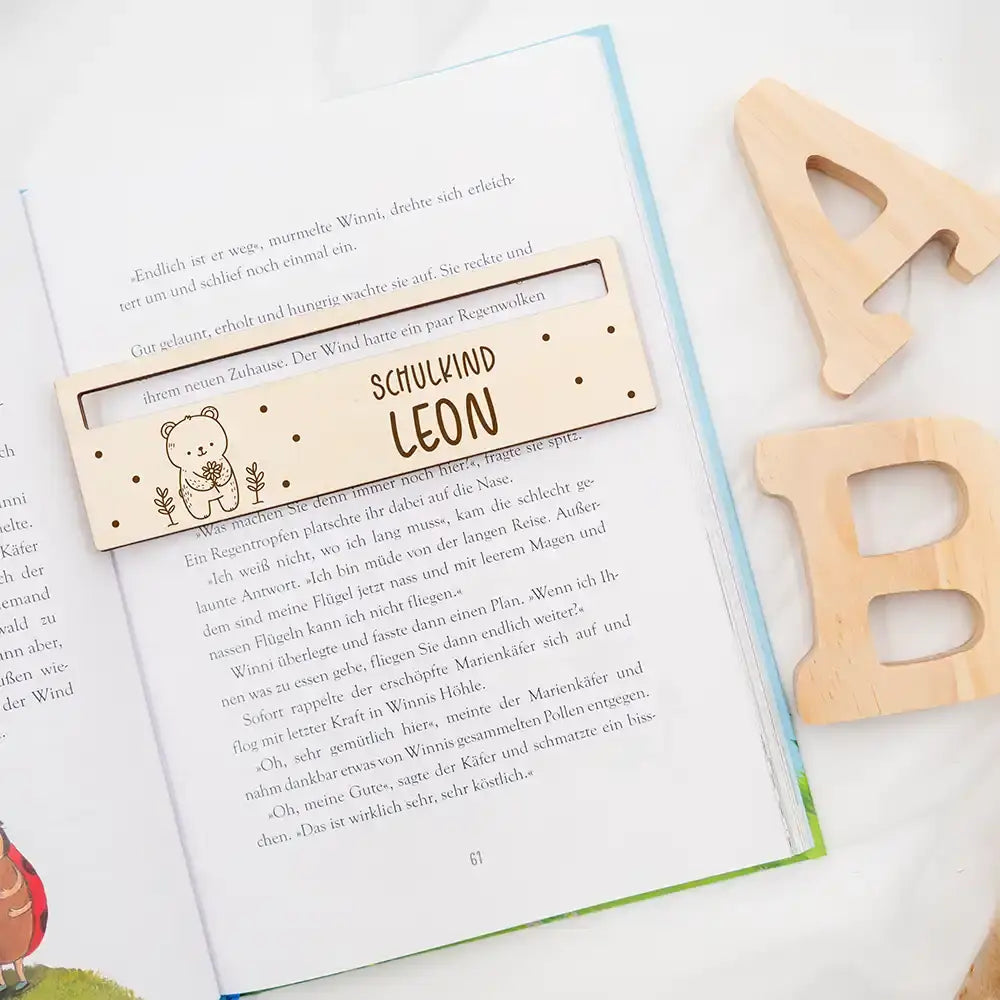 personalisierte lesehilfe mit bär design für den schulanfang