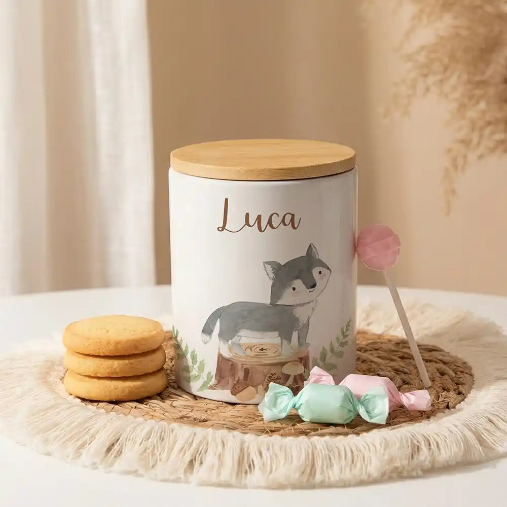 Personalisierte Keksdose Wolf Wald aus Keramik mit Bambusdeckel - Wunschname - Kidsmood.de