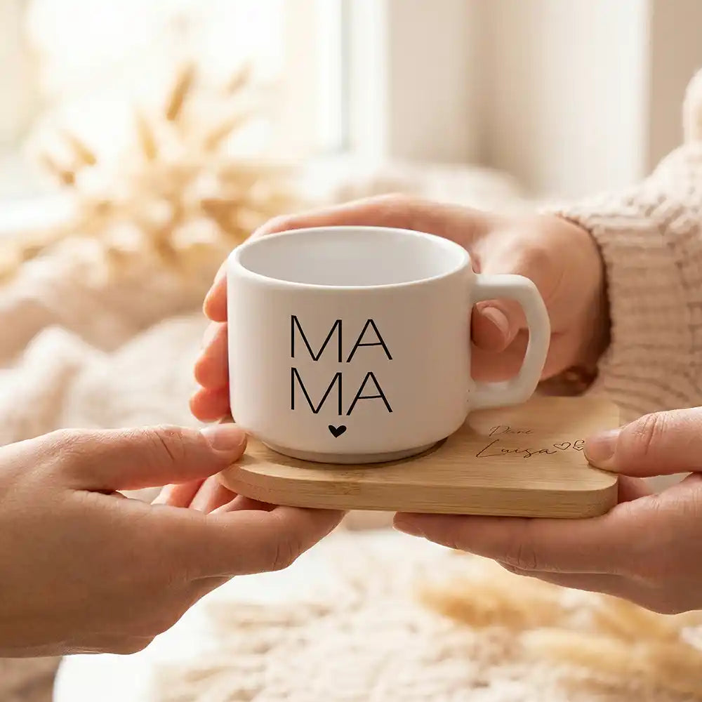 Kaffeetasse personalisiert Muttertag MAMA Großbuchstaben – made in Hamburg