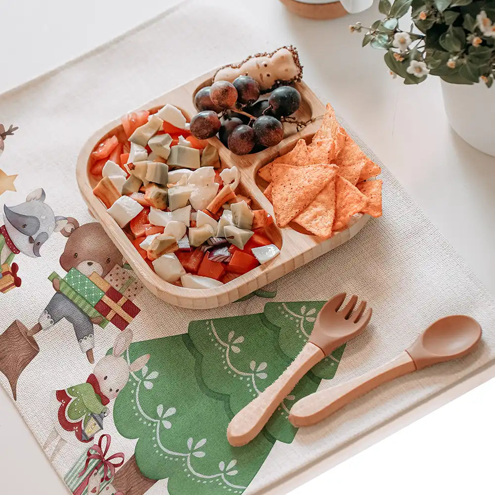 Tischset Kinder personalisiert Weihnachtsmotiv - Weihnachtsmärchen im Tierwald