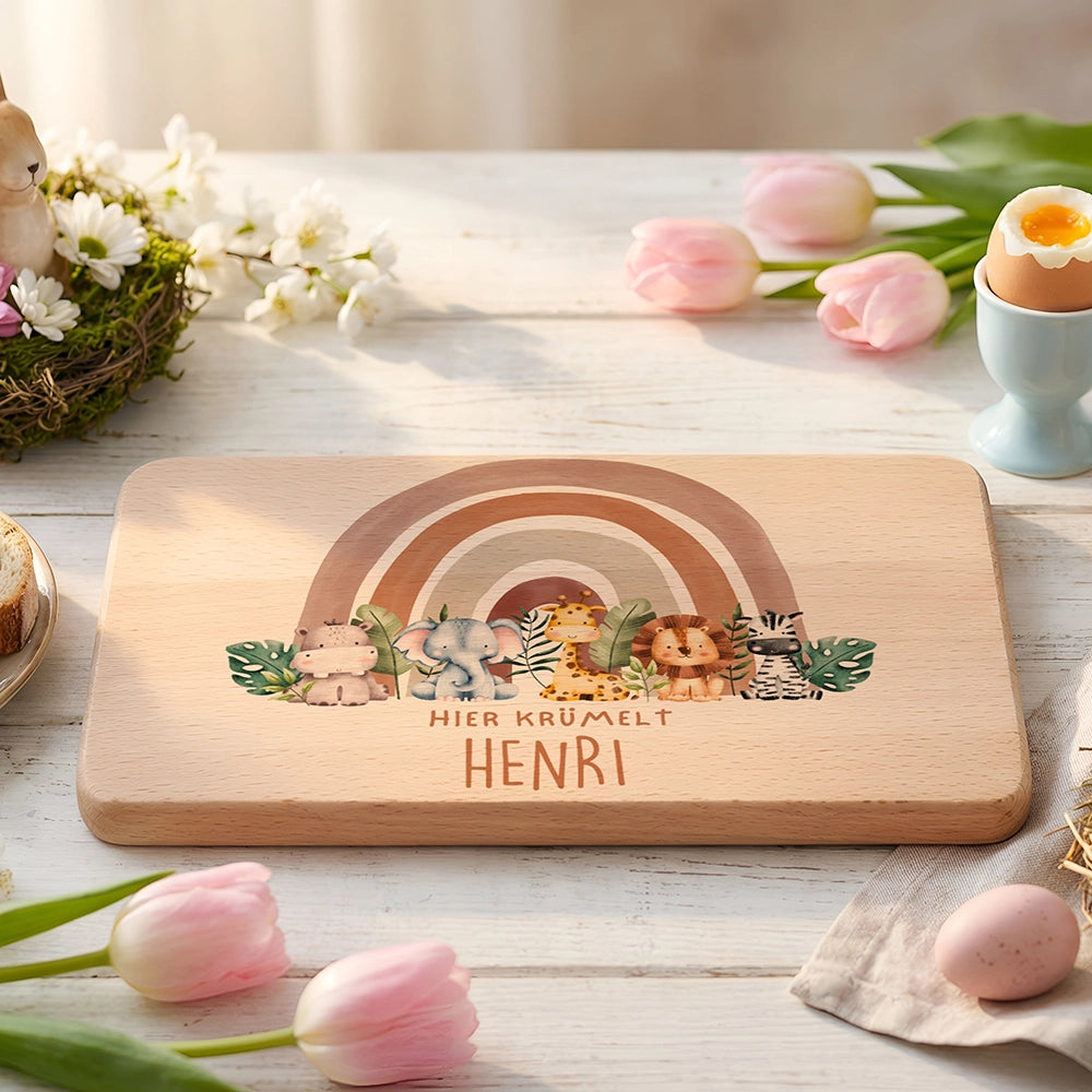 Frühstücksbrettchen Holz personalisiert - Tierfamilie unter Regenbogen