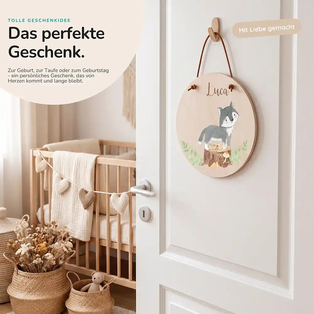 Türschild Kinderzimmer Wolf im Wald, als persönliches Geschenk zur Geburt
