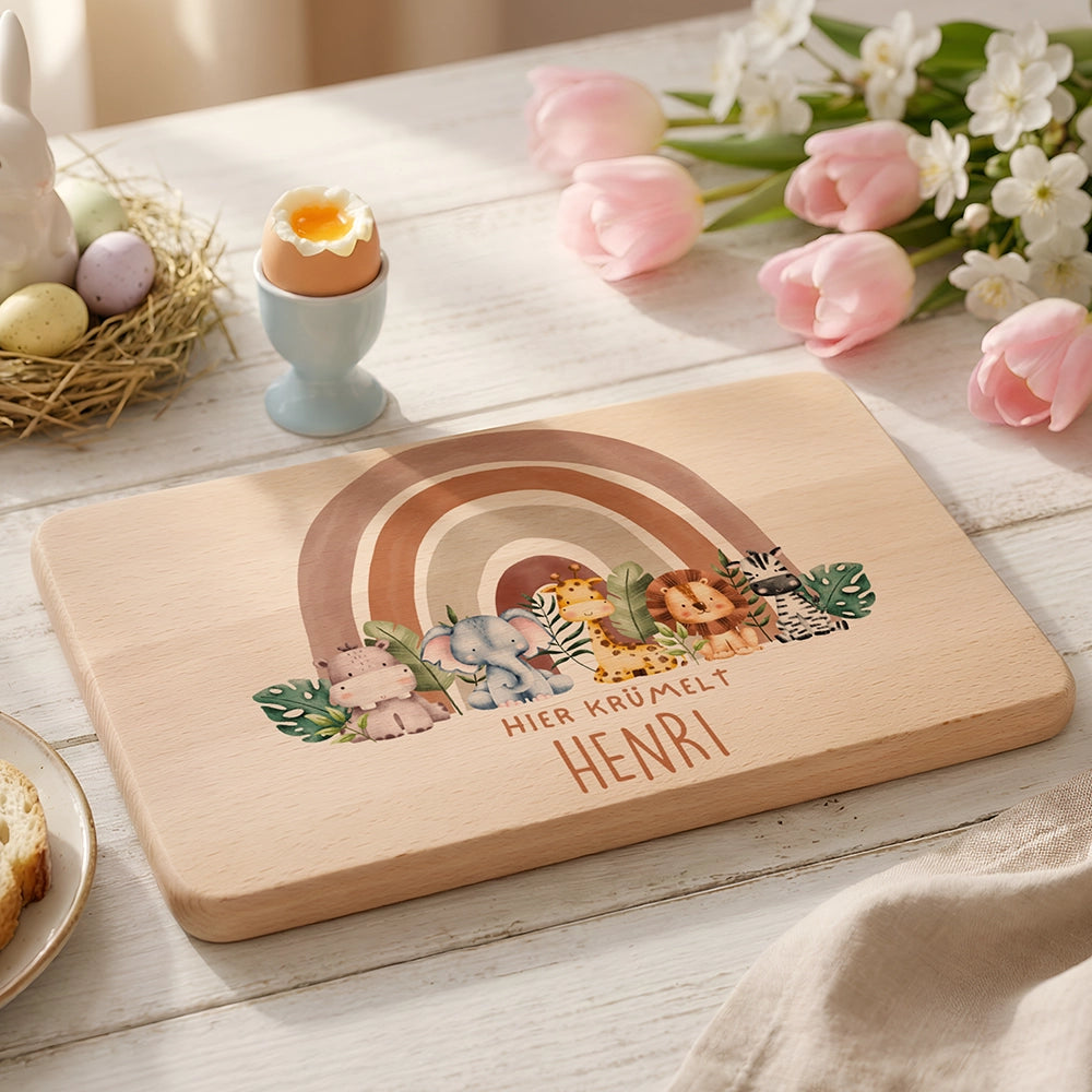 Frühstücksbrettchen Holz personalisiert - Tierfamilie unter Regenbogen