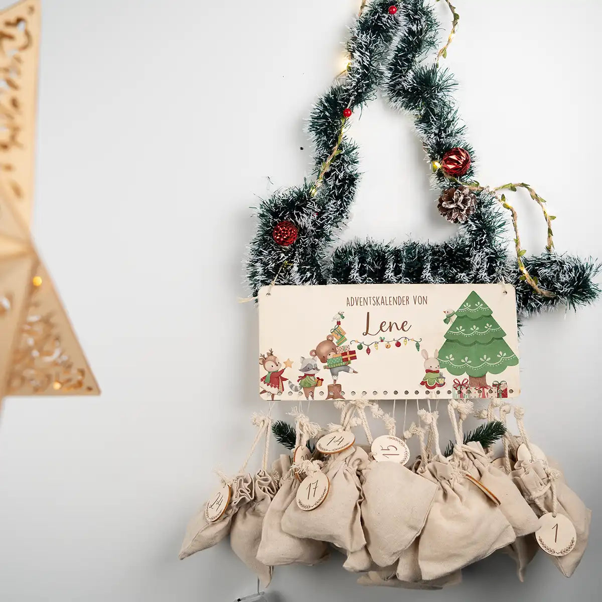 Personalisierbarer Adventskalender farbig - Weihnachtsbaum Tiere