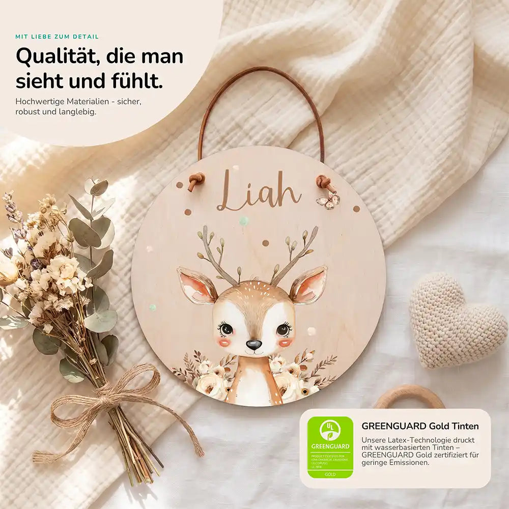 Türschild Kinderzimmer Hirsch mit Blumen, Detailansicht von Holz und Farbdruck