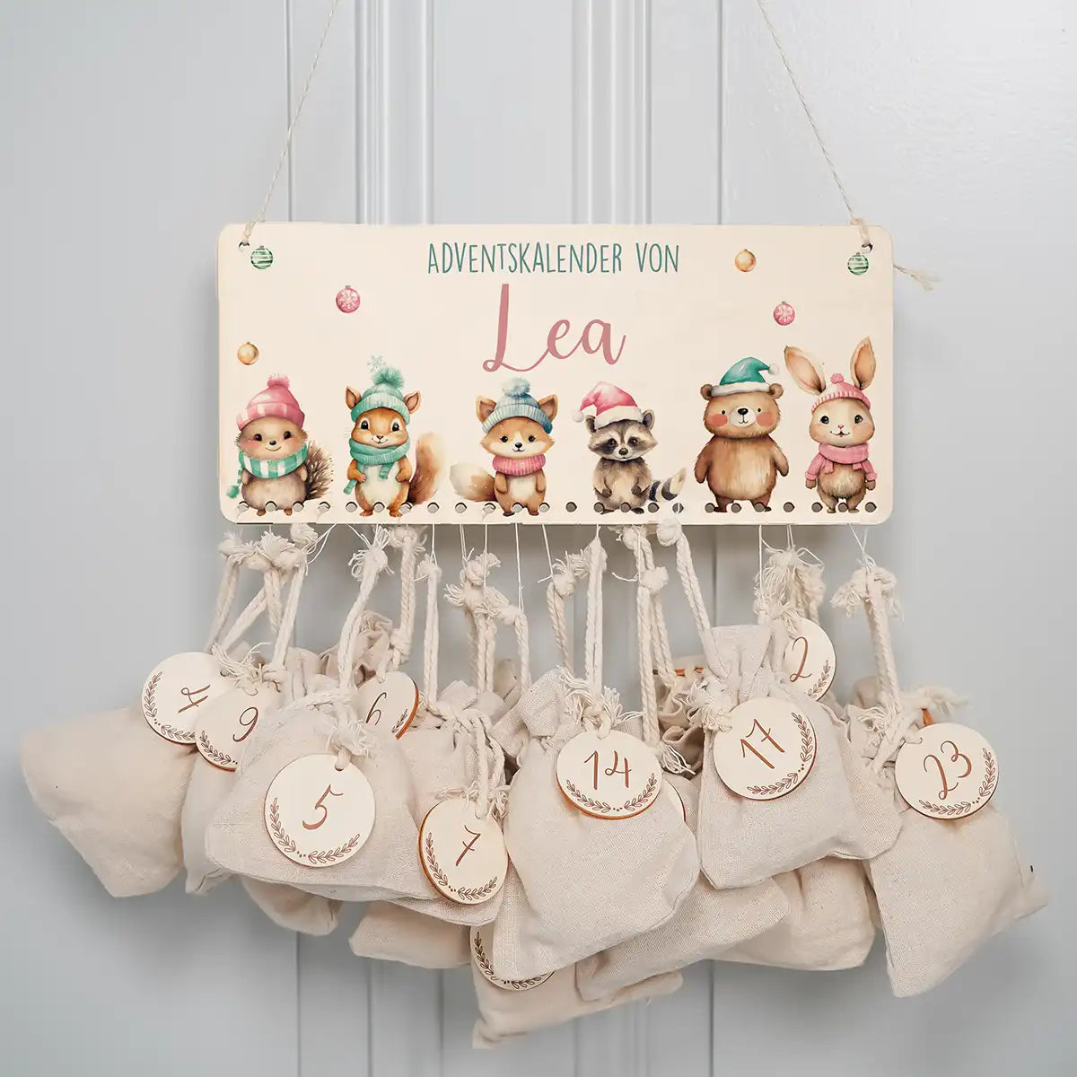 Personalisierbarer Adventskalender farbig - Glückliche Tierfamilie