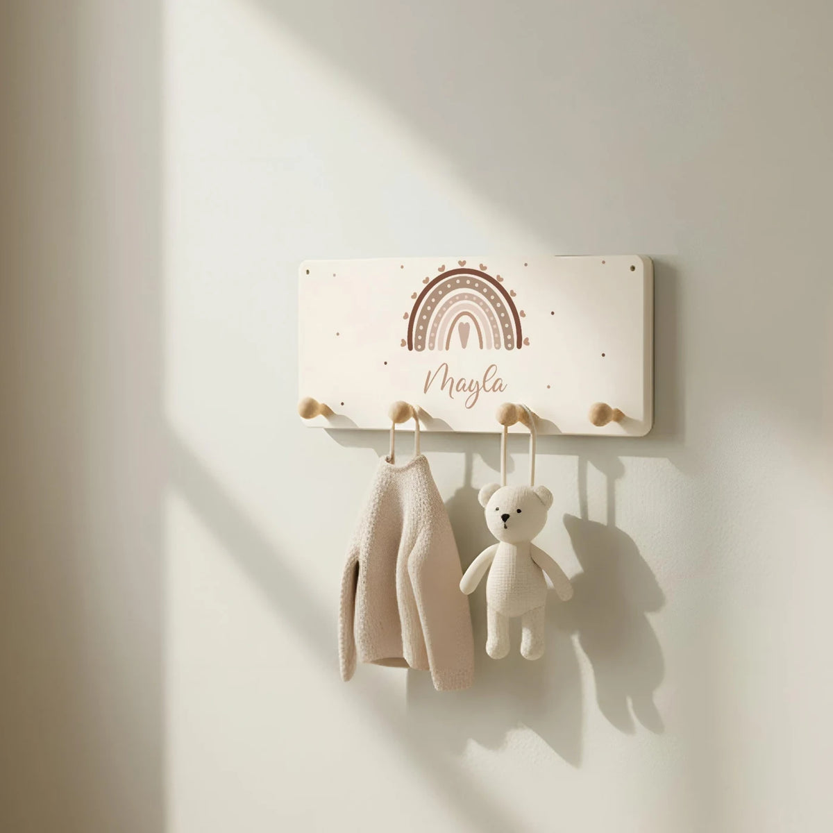 Kindergarderobe Holz personalisiert - Regenbogen Herz