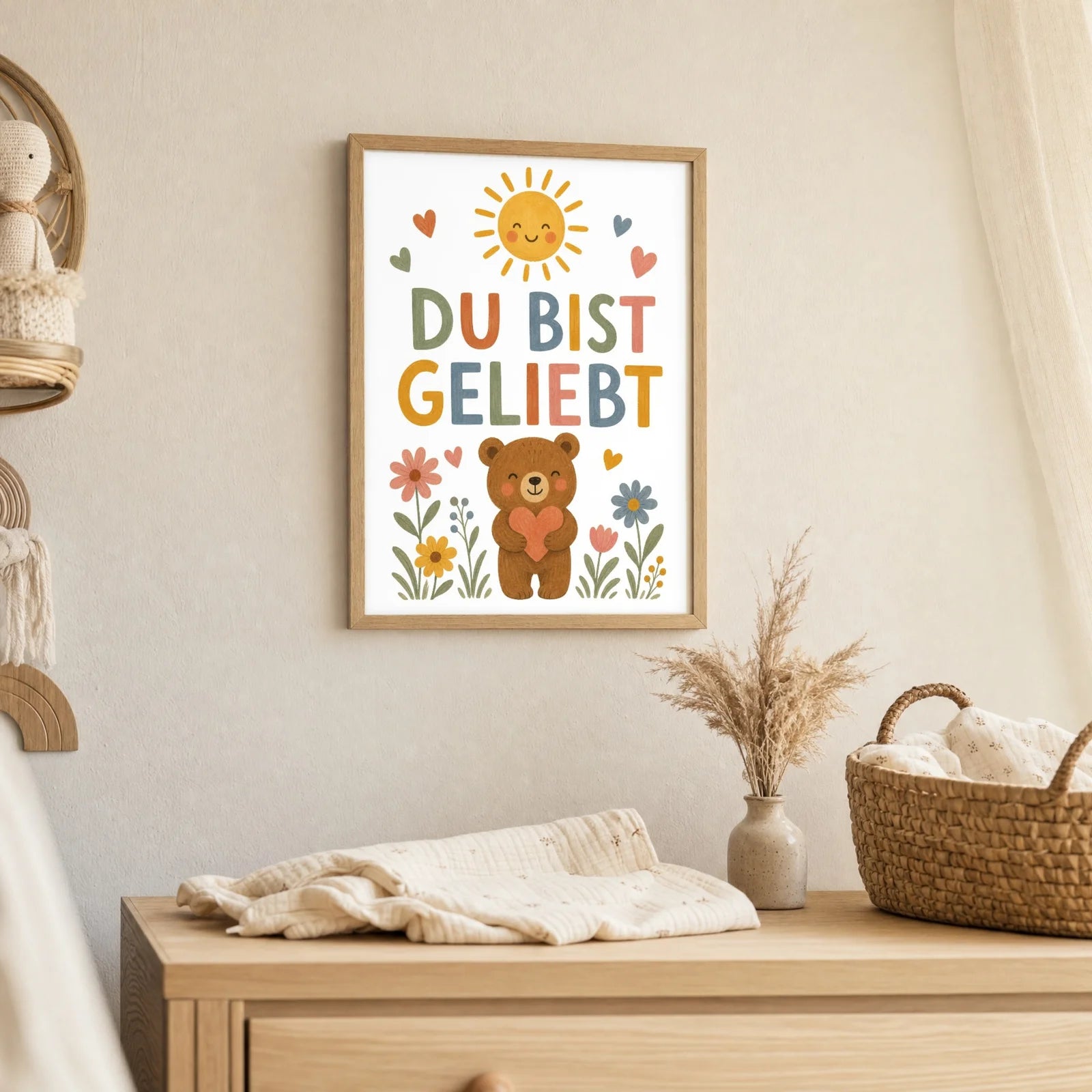 Affirmationsposter Kinderzimmer Bär Du bist geliebt, als Deko mit Holzrahmen