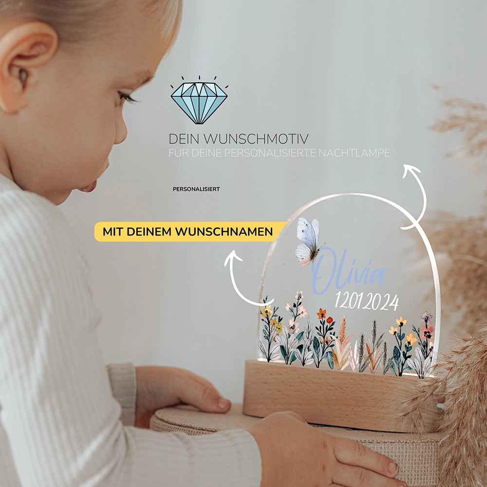 Kleinkind mit Nachtlicht Blumenwiese mit Wunschnamen – Babygeschenk personalisiert