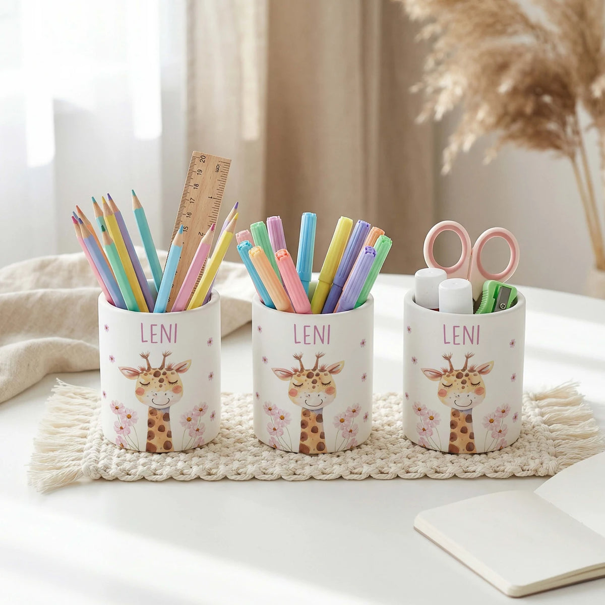 Personalisierter Stiftehalter Giraffe Blumen – Keramik mit Wunschname