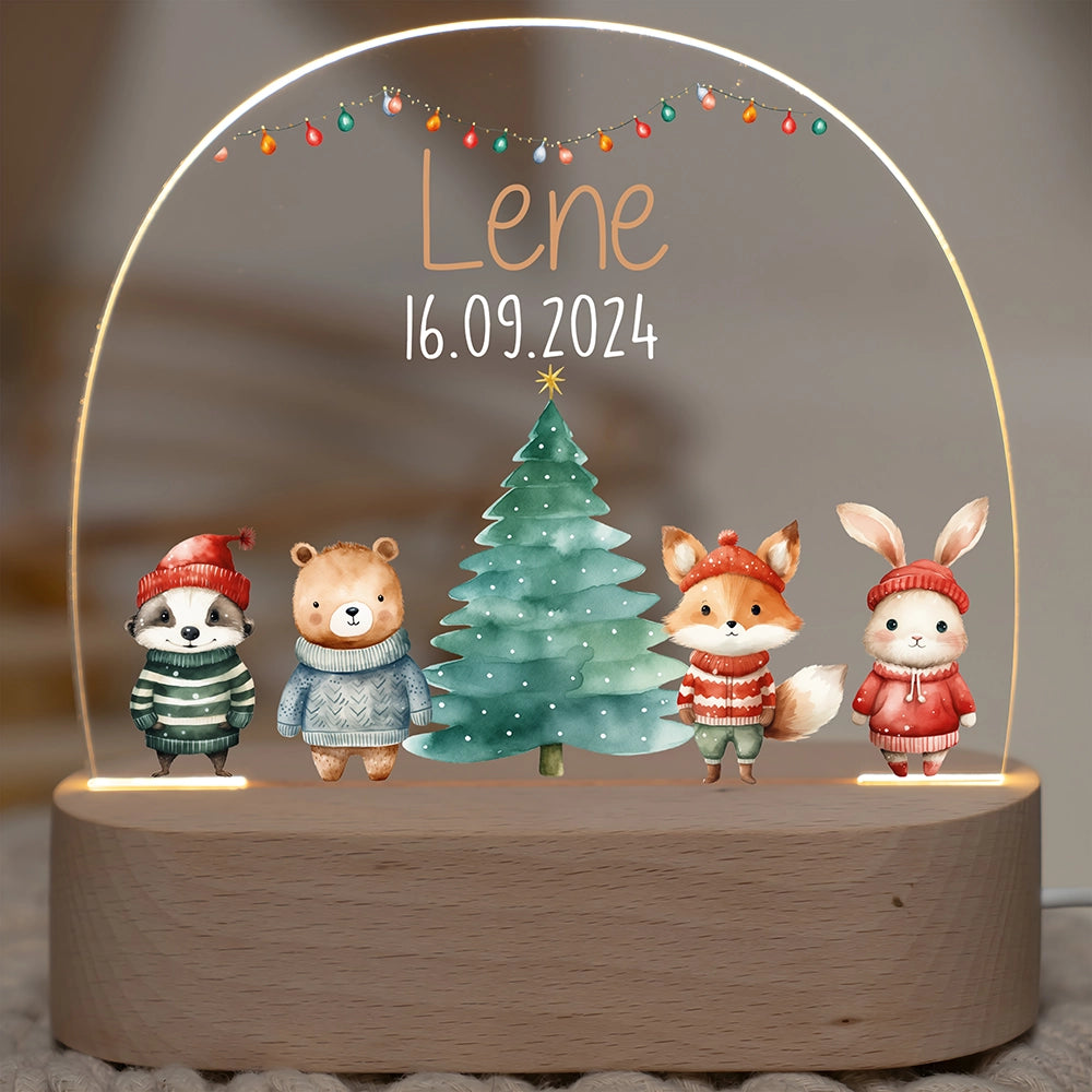 Nachtlicht mit Namen und Motiv Weihnachten – Wunschname und Datum auf Acrylglas, eingeschaltet