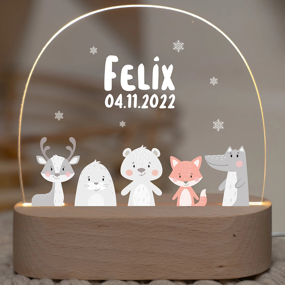 Nachtlicht mit Namen und Motiv Tiere – Wunschname und Datum auf Acrylglas, eingeschaltet