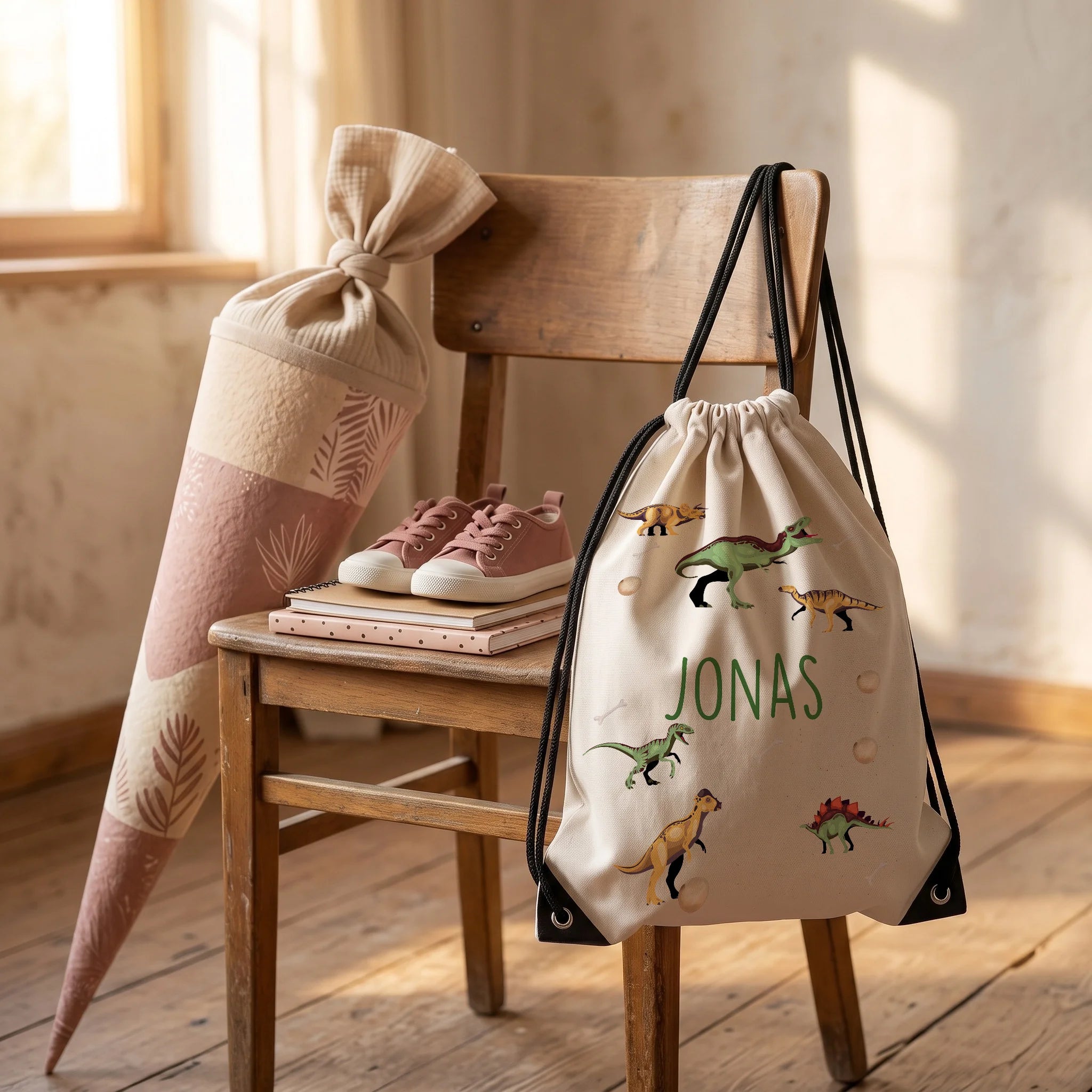 Personalisierter Turnbeutel Dinos, Geschenkidee zur Einschulung neben der Schultüte
