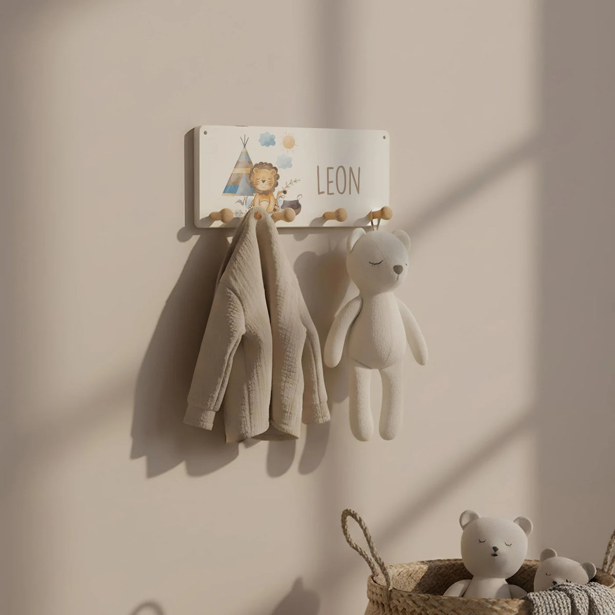 Kindergarderobe Holz personalisiert - Tipi Löwe