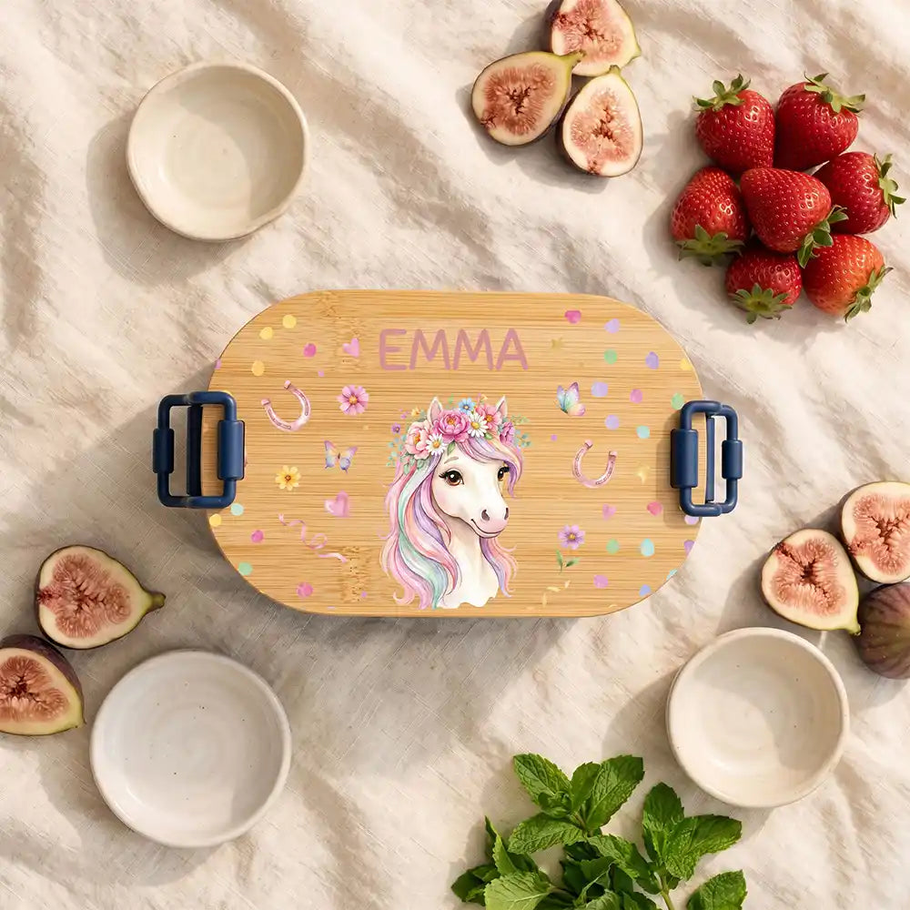 Brotdose Kinder personalisiert Einhorn Blumenkranz, Hauptbild navy in der Kita mit Wunschname