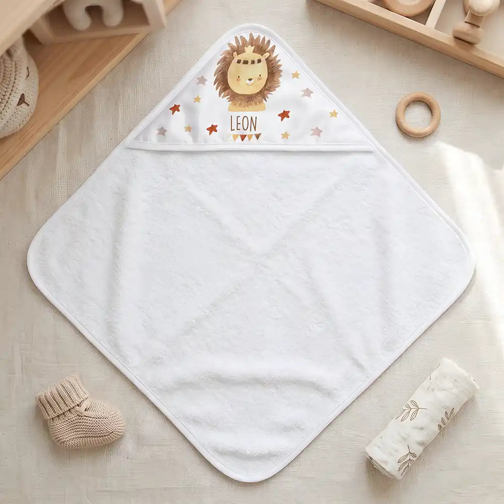 Personalisiertes Kapuzenhandtuch Baby Löwe Krone – Freisteller 80×80 cm Topdown