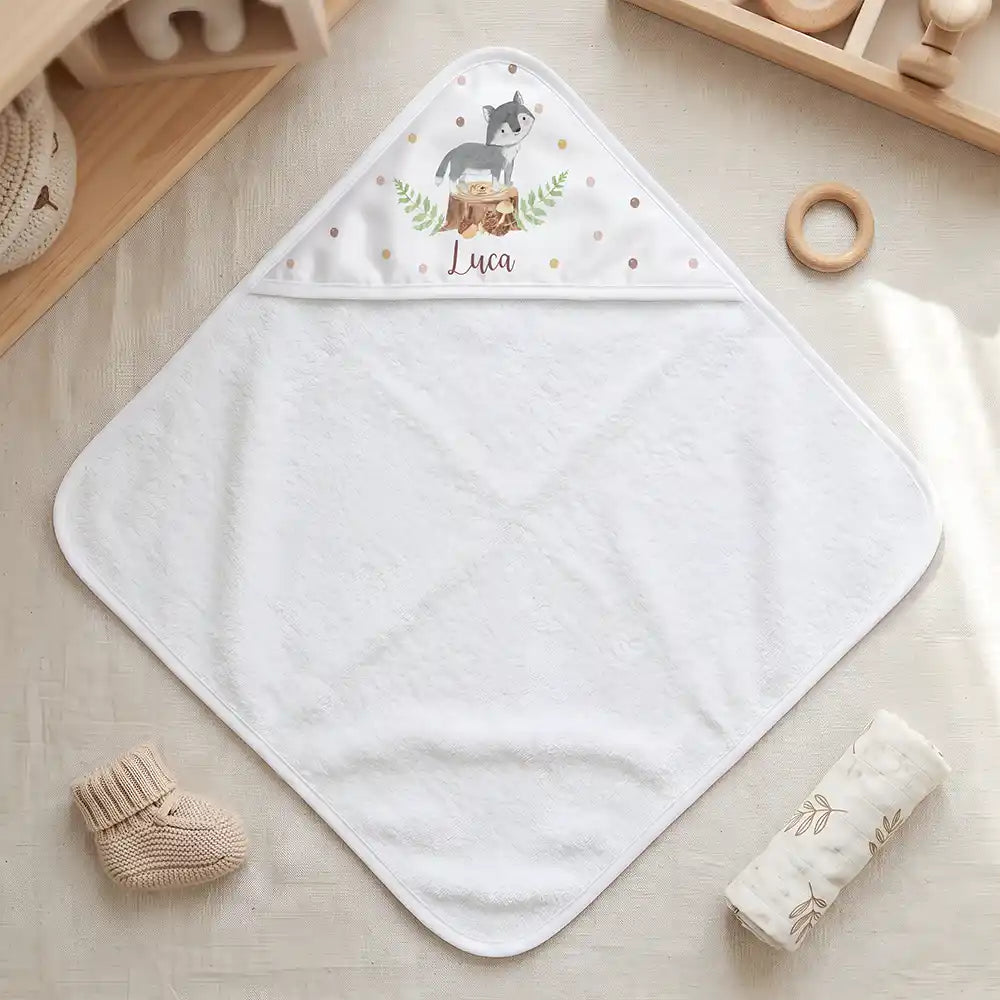 Personalisiertes Kapuzenhandtuch Baby Wolf Wald – Freisteller 80×80 cm Topdown
