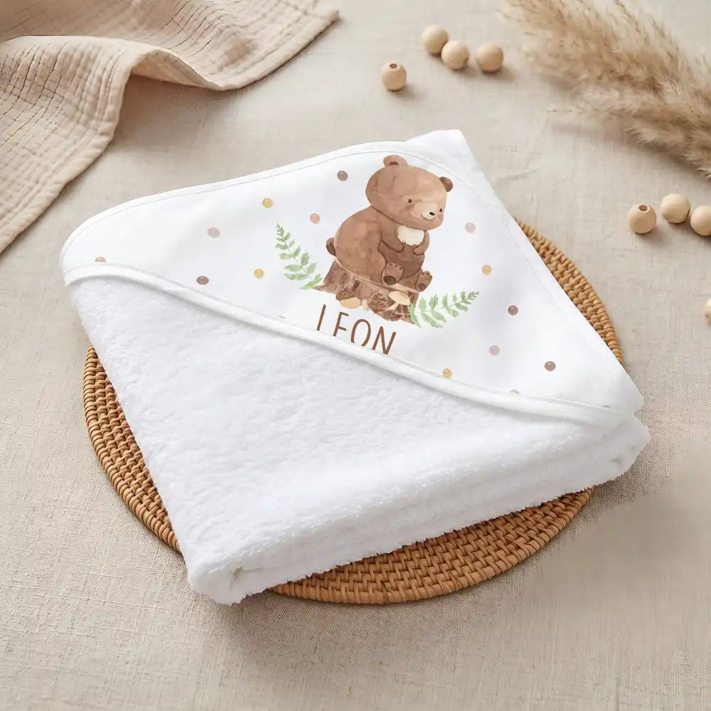 Kidsmood Familienbetrieb Hamburg – Personalisiertes Kapuzenhandtuch Baby Bär Farn