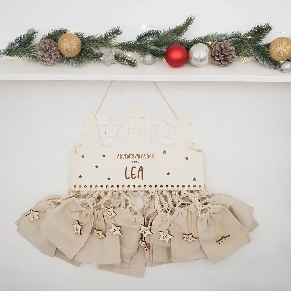 Personalisierbarer Adventskalender "Stadtsilhouette" - Holz & Jute für Kinder