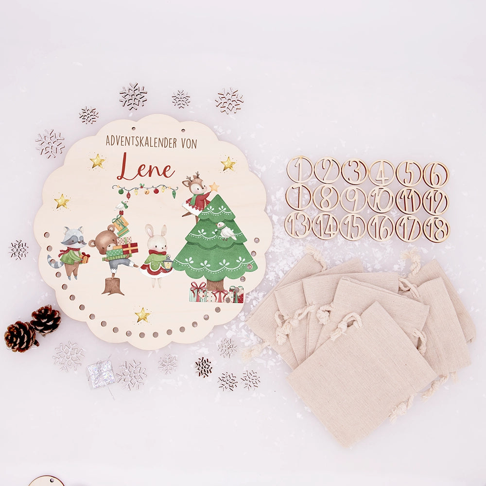 Personalisierter runder Adventskalender Kinder aus Holz  - Festliche Waldszene