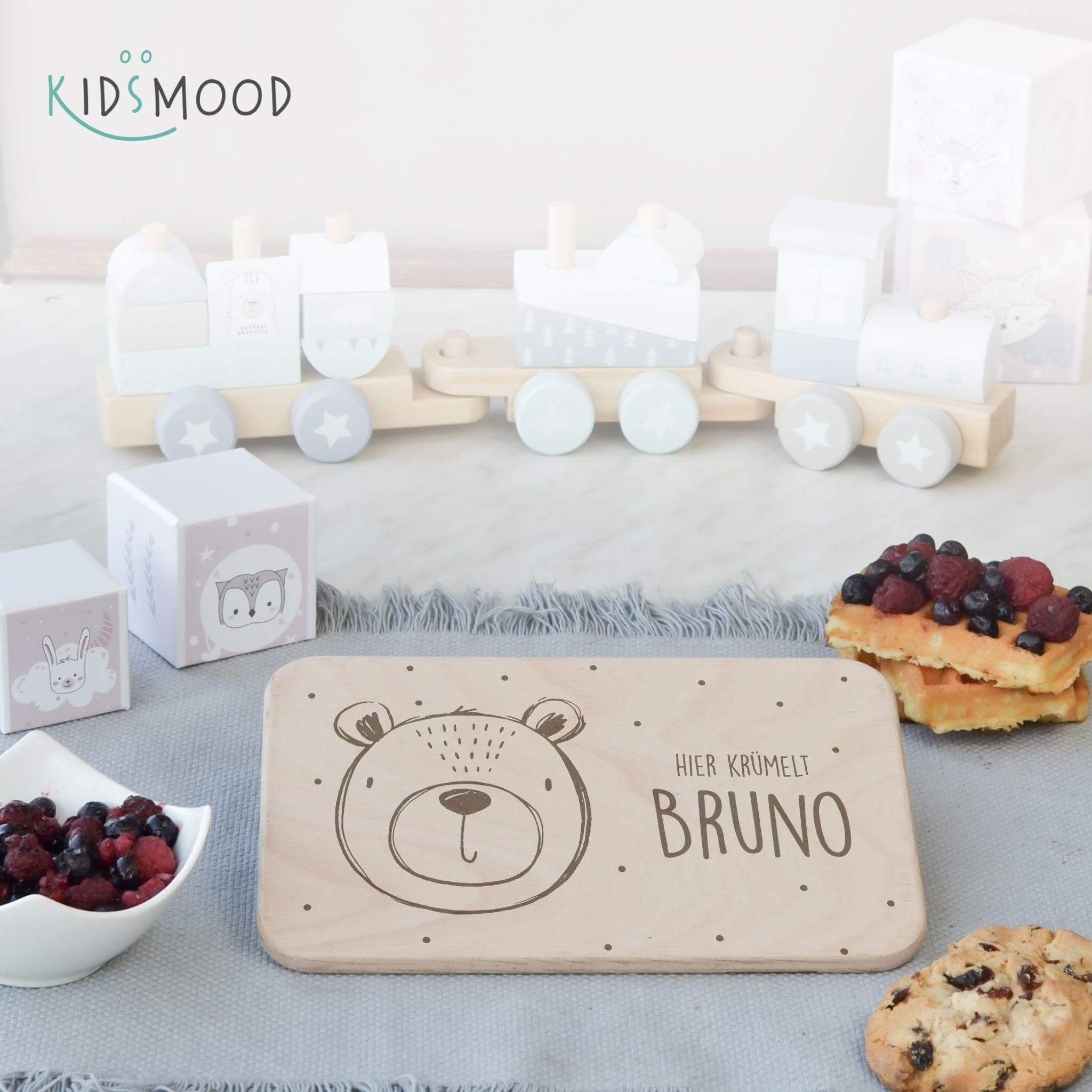 custom breakfast board with bear design