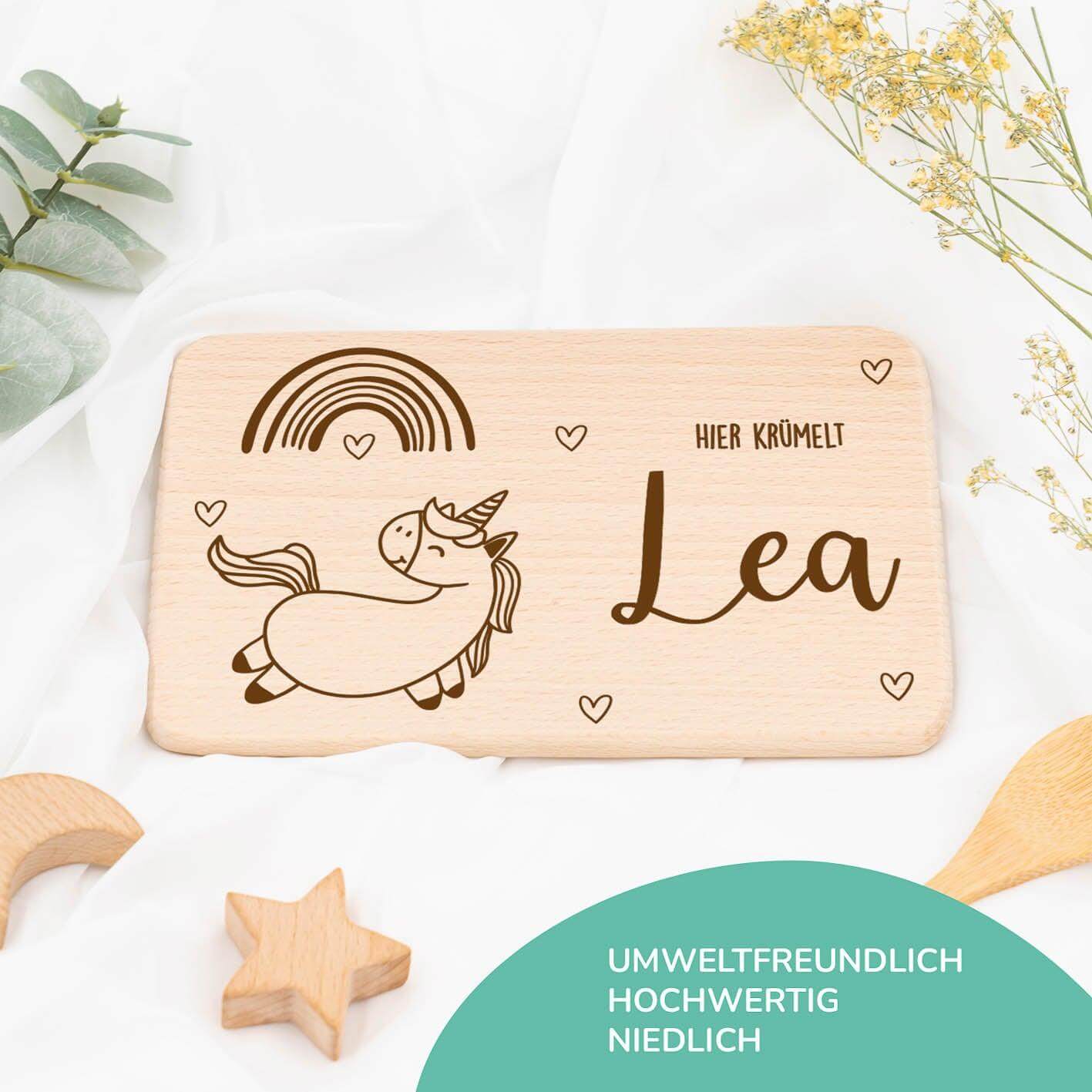 breakfast board with regenbogen einhorn design and personalized name