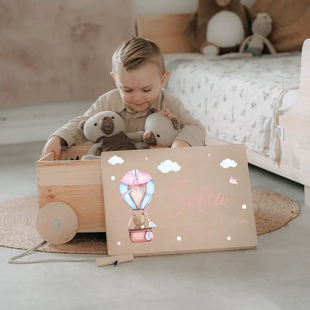 Spielzeugkiste mit Rädern personalisiert - Ballon