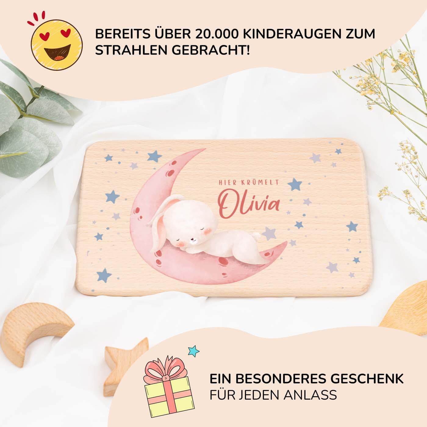 detailansicht des baby hase designs auf dem frühstücksbrettchen