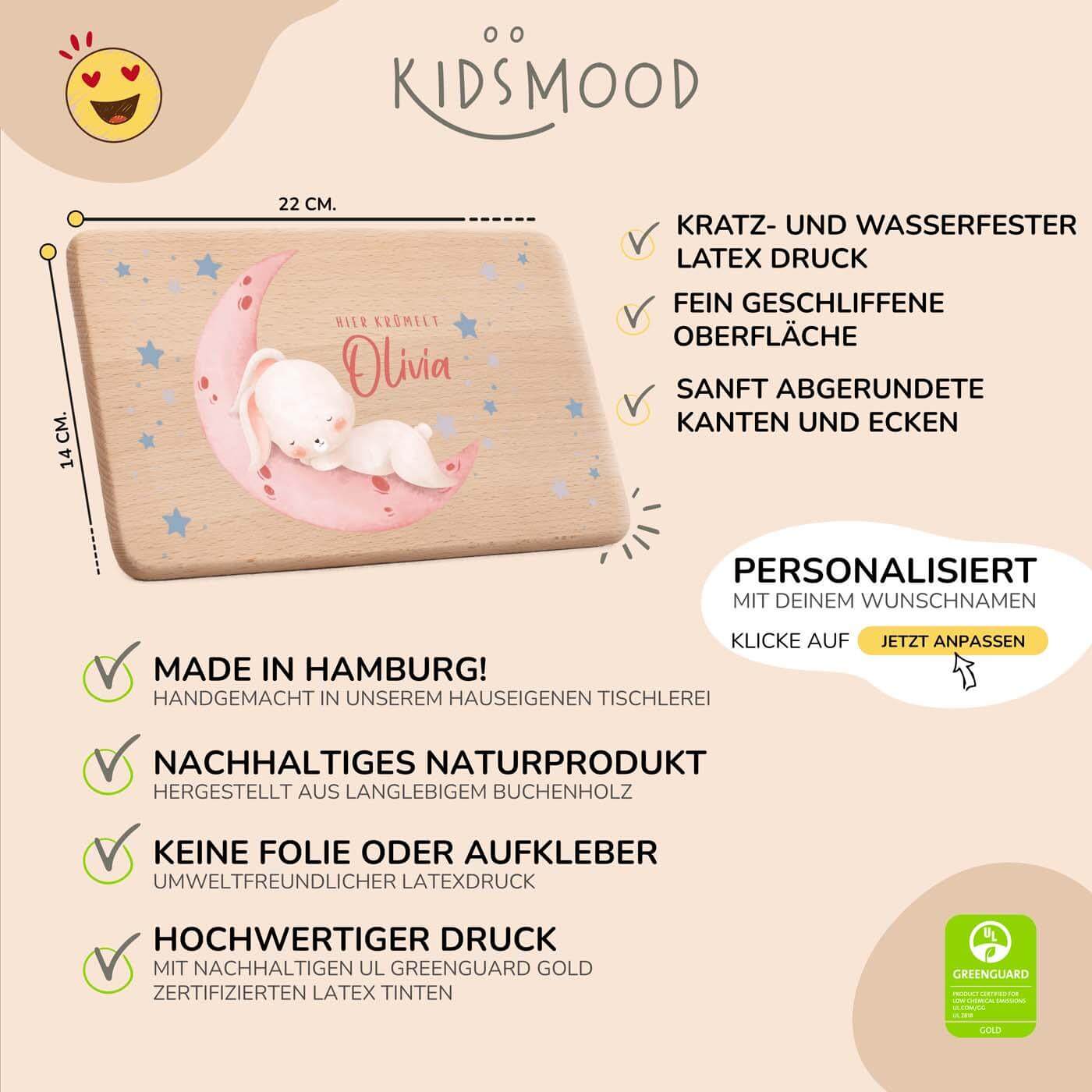 detailansicht der gravur auf dem frühstücksbrettchen mit baby hase