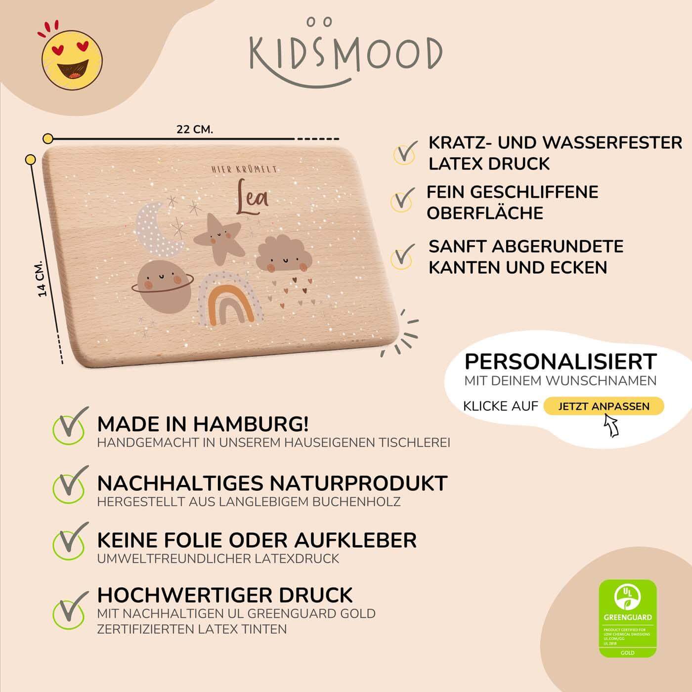 detailansicht der gravur auf dem frühstücksbrettchen mit mond, wolke, stern und regenbogen