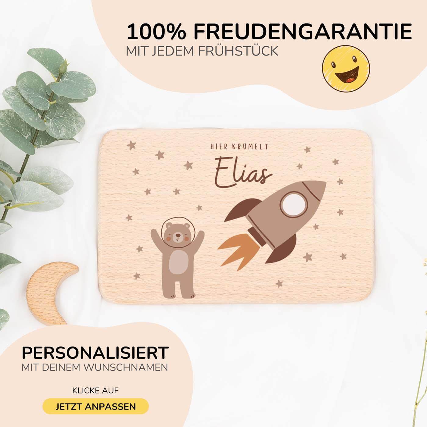nahaufnahme des frühstücksbrettchens mit bär astronaut motiv