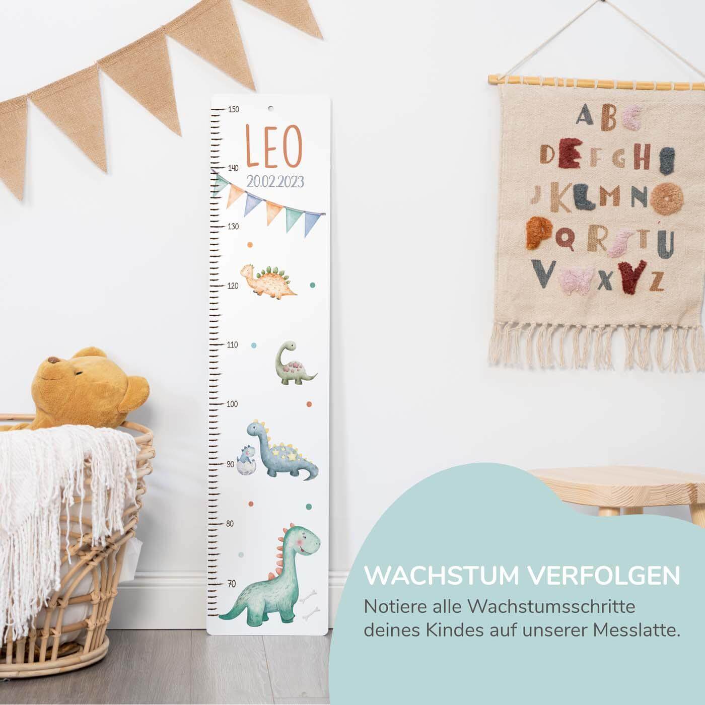 personalisiertes geschenk messlatte mit dino design