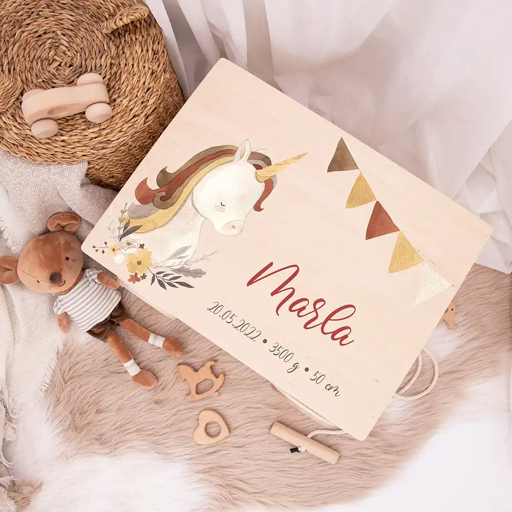 Spielzeugkiste mit Rädern personalisiert - Einhorn