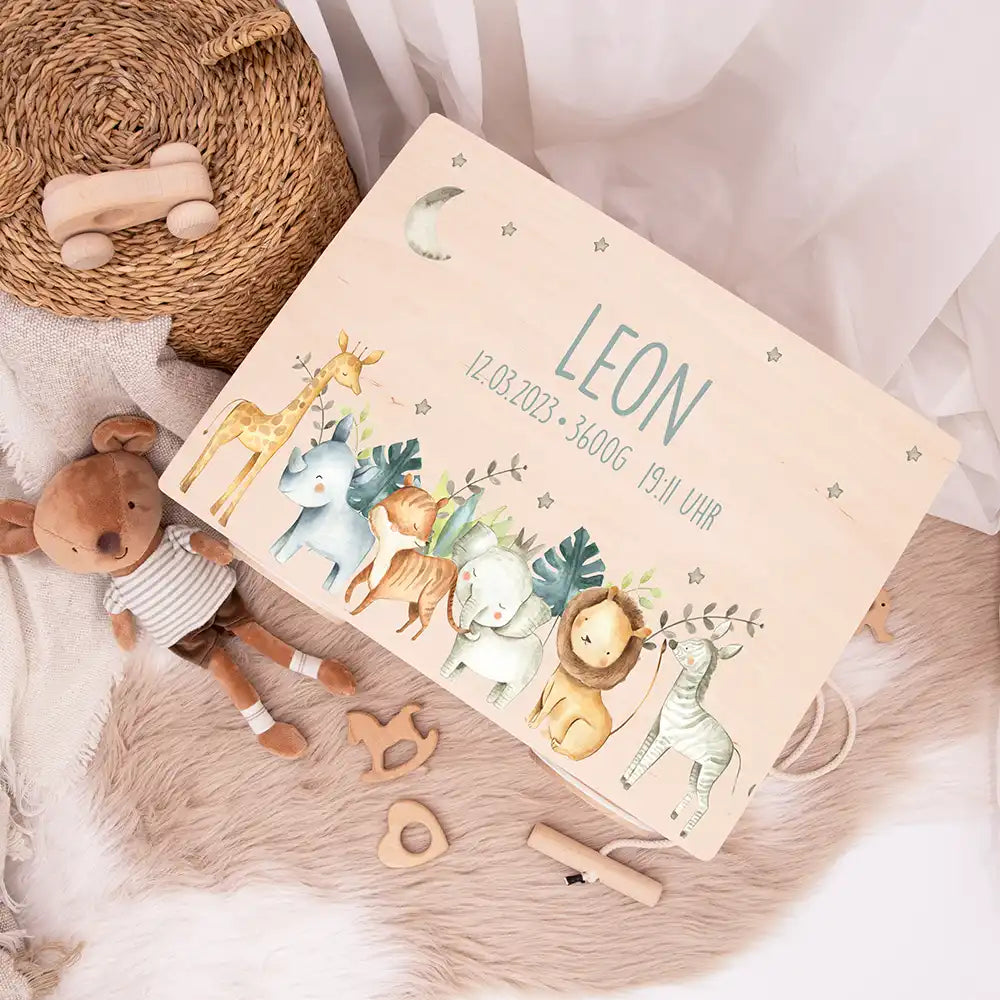 Spielzeugkiste mit Rädern personalisiert - Safari Tiere