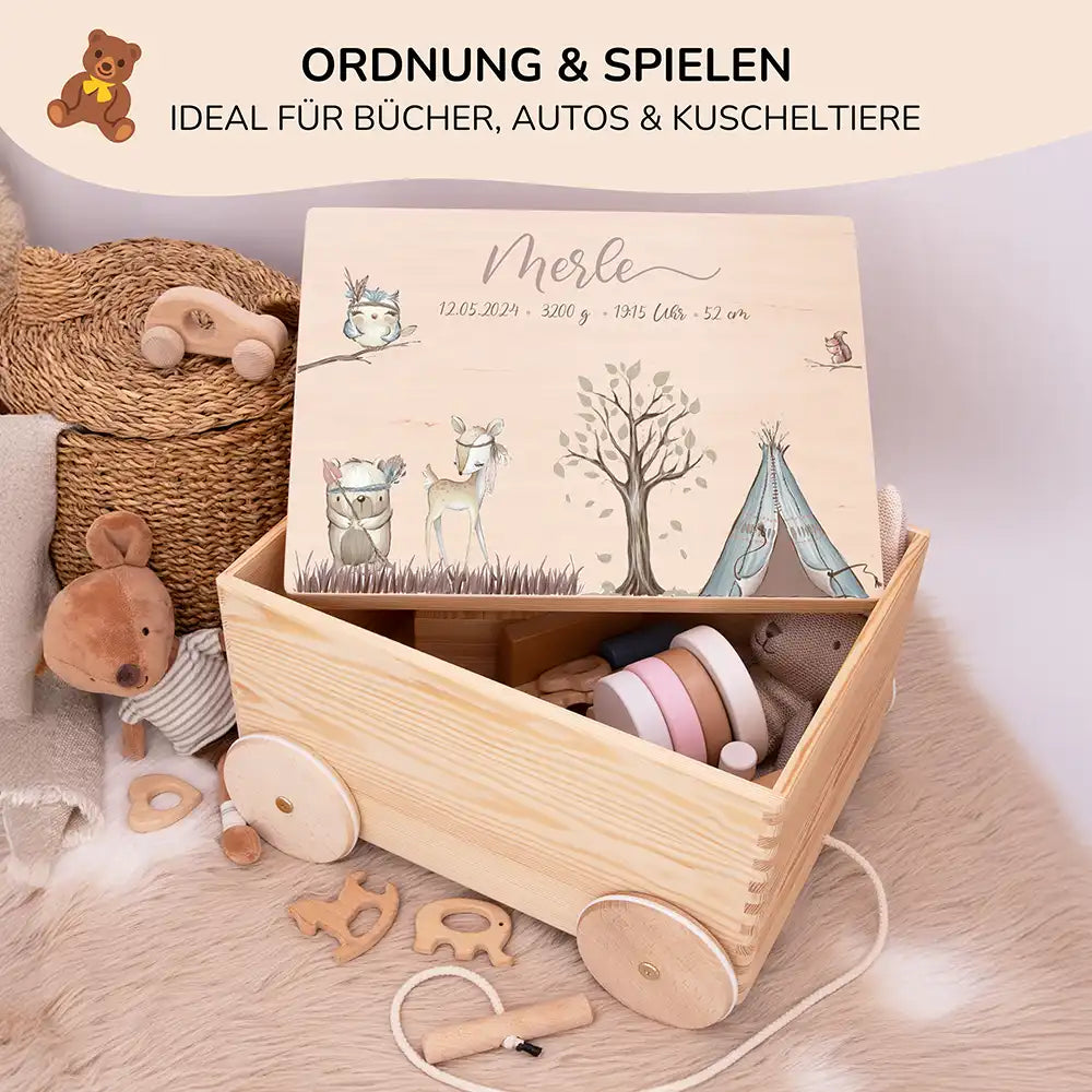 Spielzeugkiste mit Rädern personalisiert - Tipi