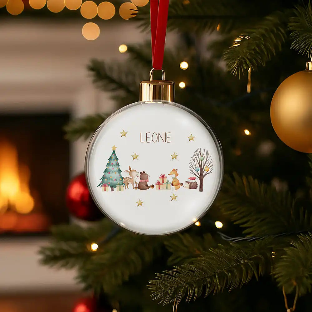 Weihnachtskugel personalisiert mit Namen - Flauschige Freunde im Schneewald