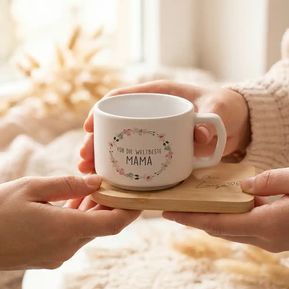 Kaffeetasse personalisiert Muttertag Blumenkranz Weltbeste Mama – made in Hamburg